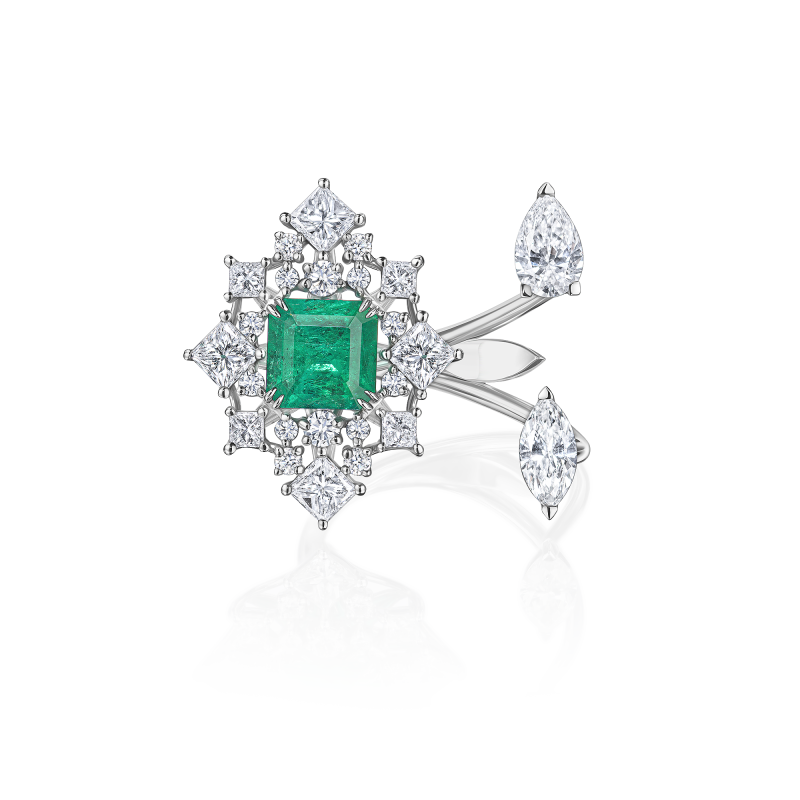 Кольцо с изумрудом и бриллиантами