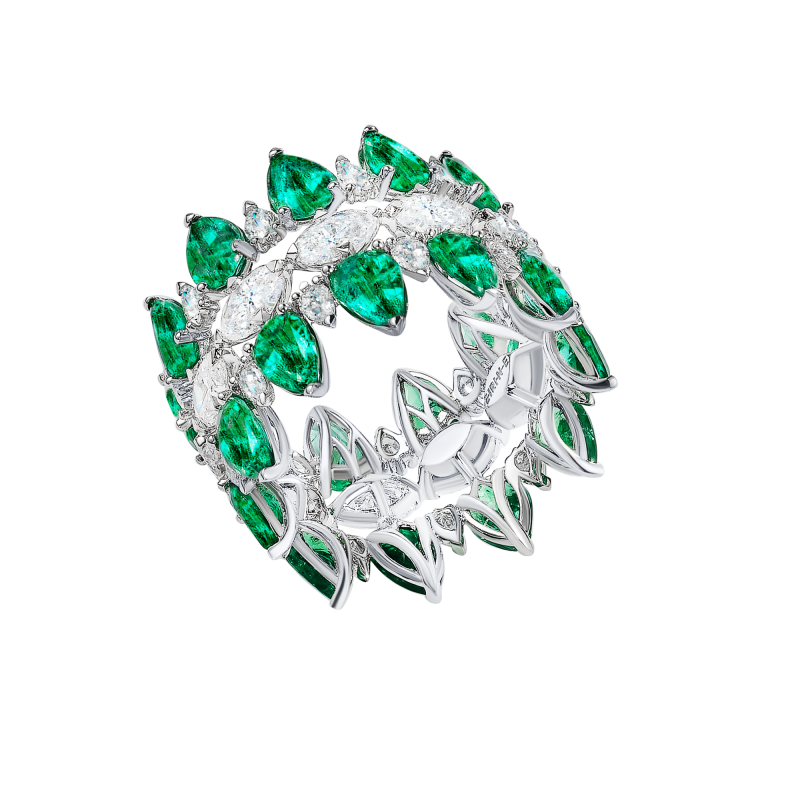 Кольцо с изумрудами и бриллиантами