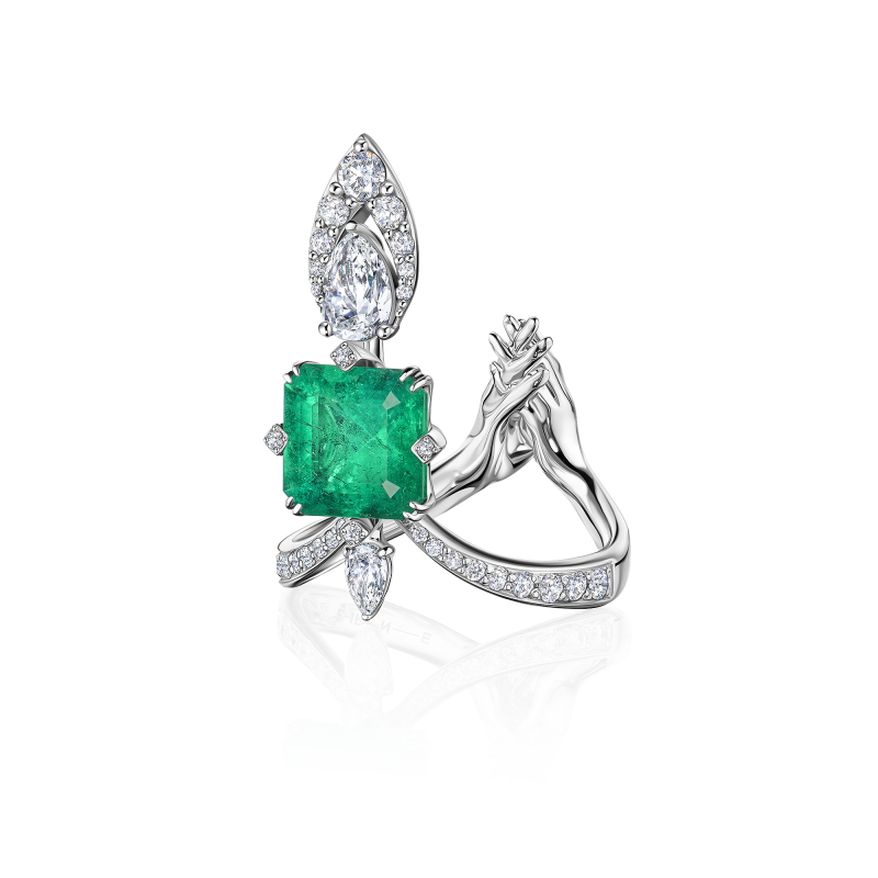 Кольцо с изумрудом и бриллиантами