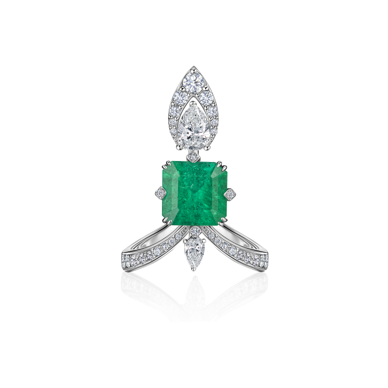 Кольцо с изумрудом и бриллиантами