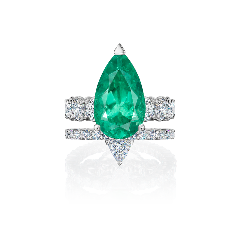 Кольцо с изумрудом и бриллиантами