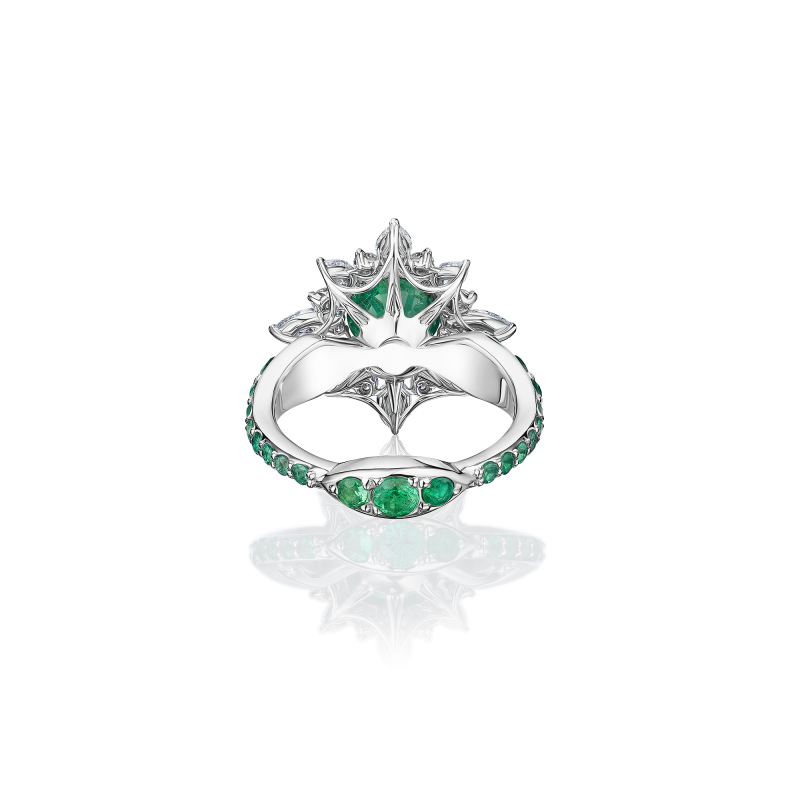 Кольцо с изумрудами и бриллиантами
